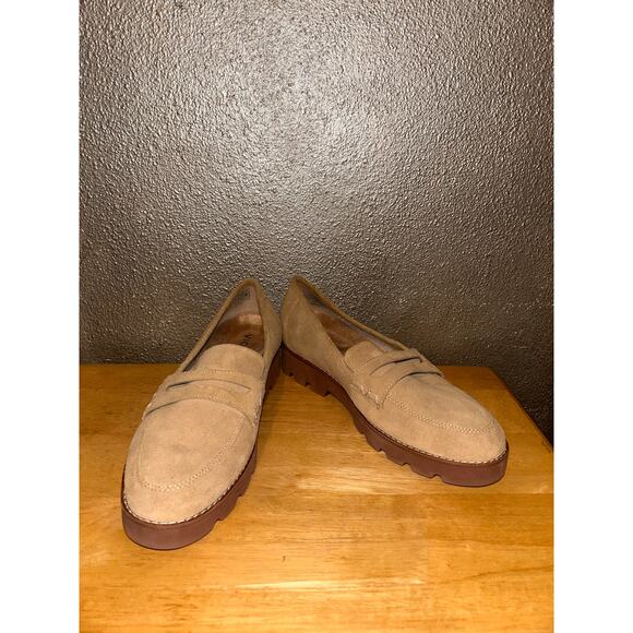 Vionic Cheryl II Preppy Academia Comfort Studios Beige Suede Penny Loafers - Picture 1 of 7